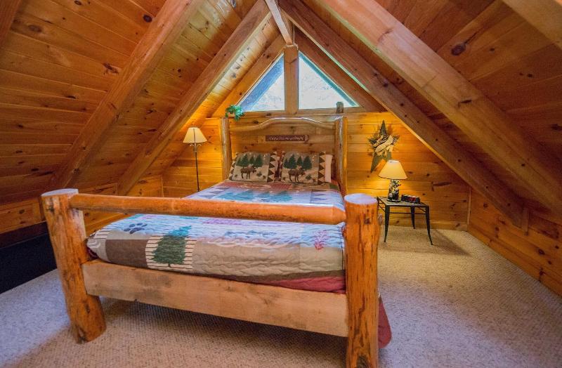 Secluded Escape - One Bedroom Cabin image