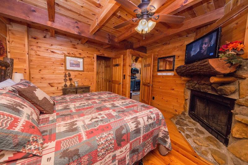 Secluded Escape - One Bedroom Cabin image
