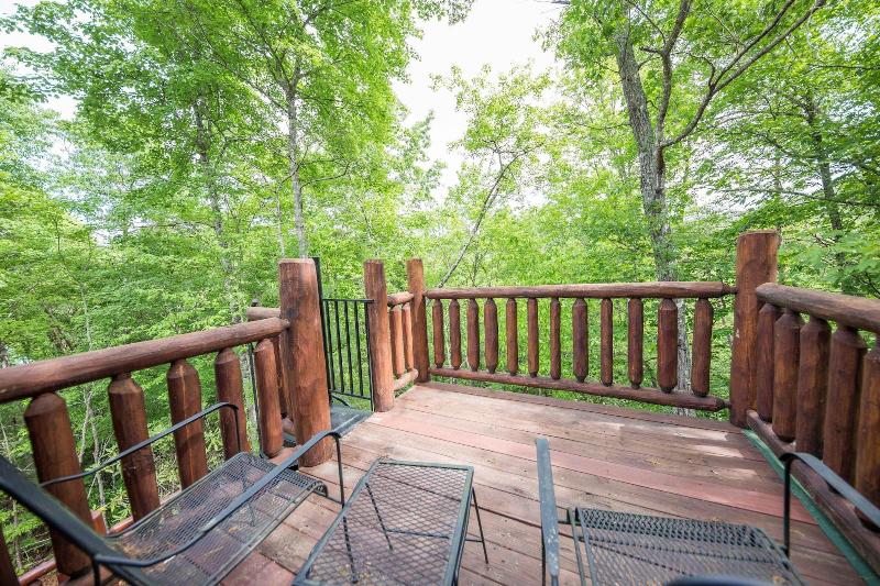 Secluded Escape - One Bedroom Cabin image