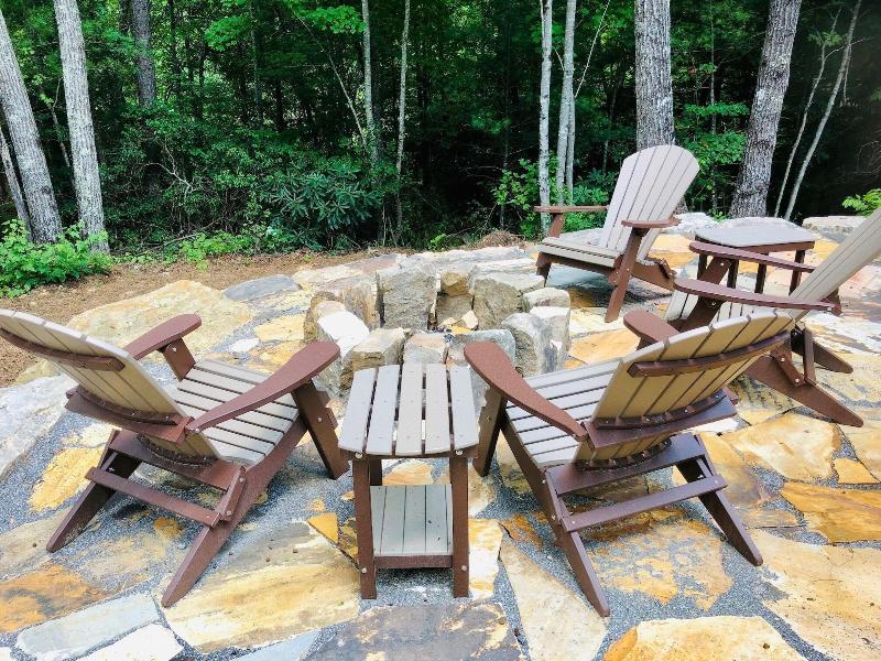 Secluded Escape - One Bedroom Cabin image