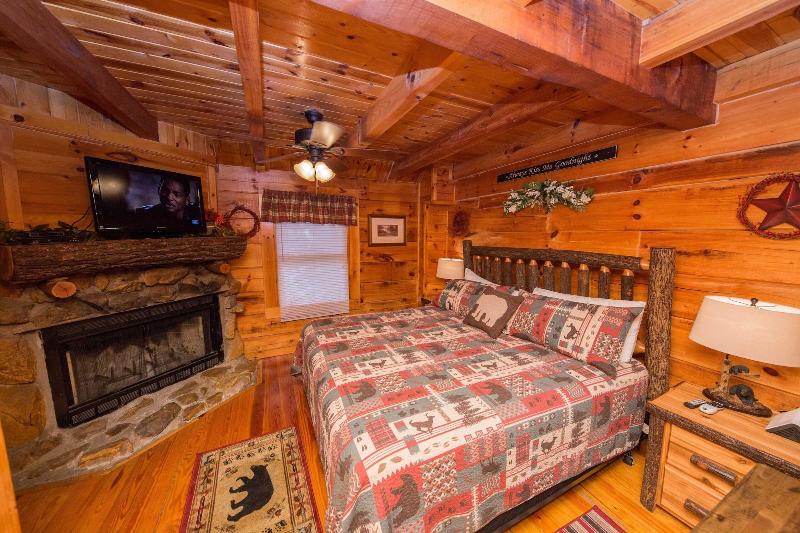 Secluded Escape - One Bedroom Cabin image