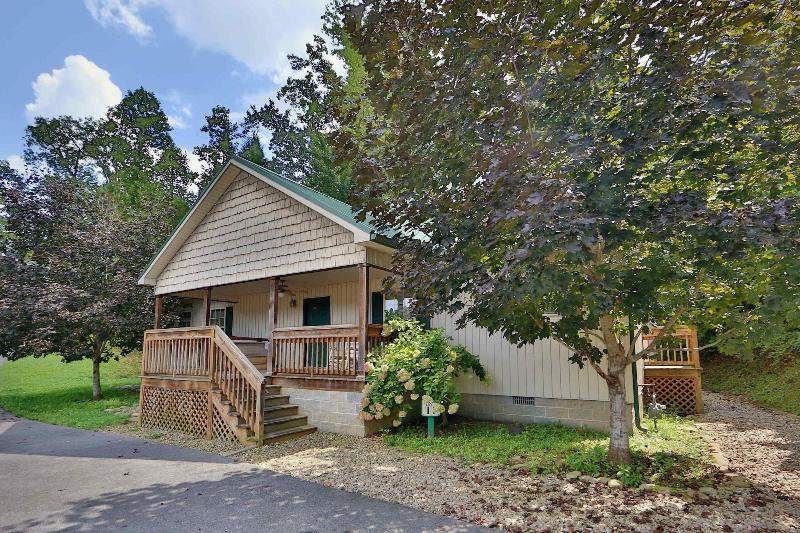 Cherry Blossom 11 - Three Bedroom Chalet image