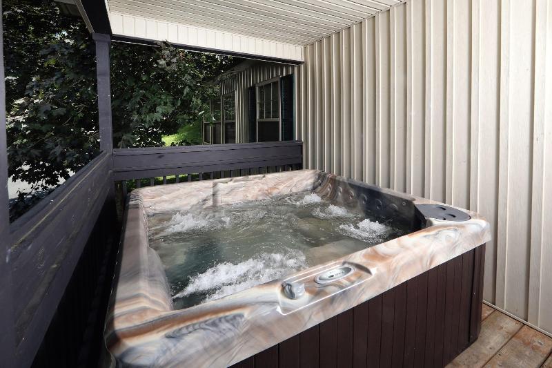Cherry Blossom 11 - Three Bedroom Chalet image