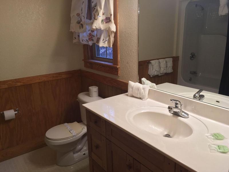Cherry Blossom 11 - Three Bedroom Chalet image