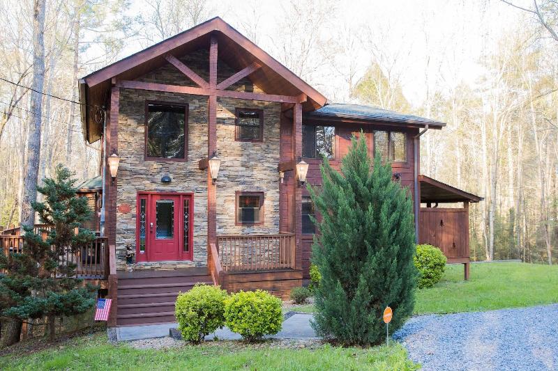 Cub Creek Lodge - Three Bedroom Cabin image