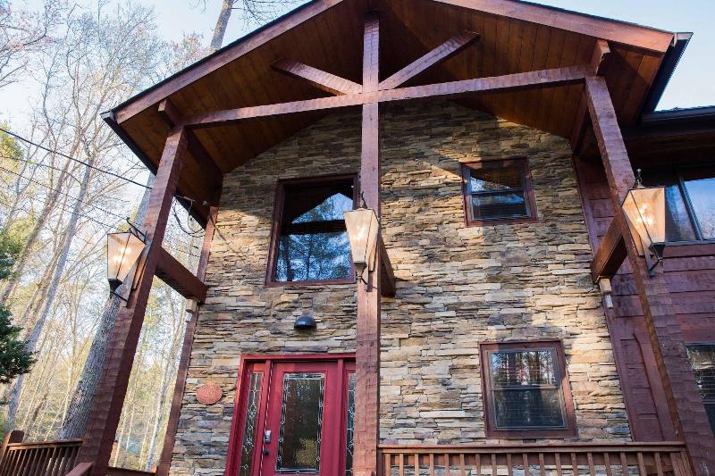 Cub Creek Lodge - Three Bedroom Cabin image
