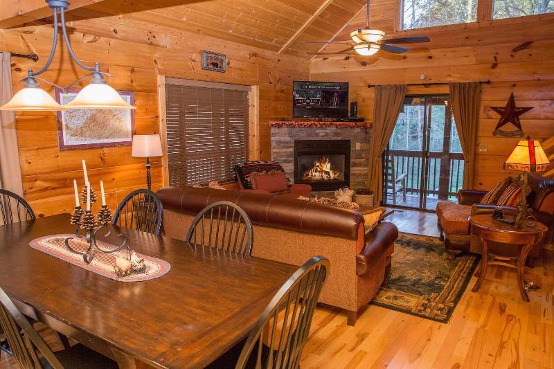 Cub Creek Lodge - Three Bedroom Cabin image