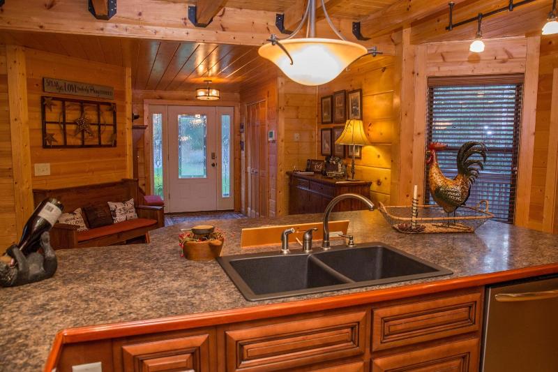Cub Creek Lodge - Three Bedroom Cabin image