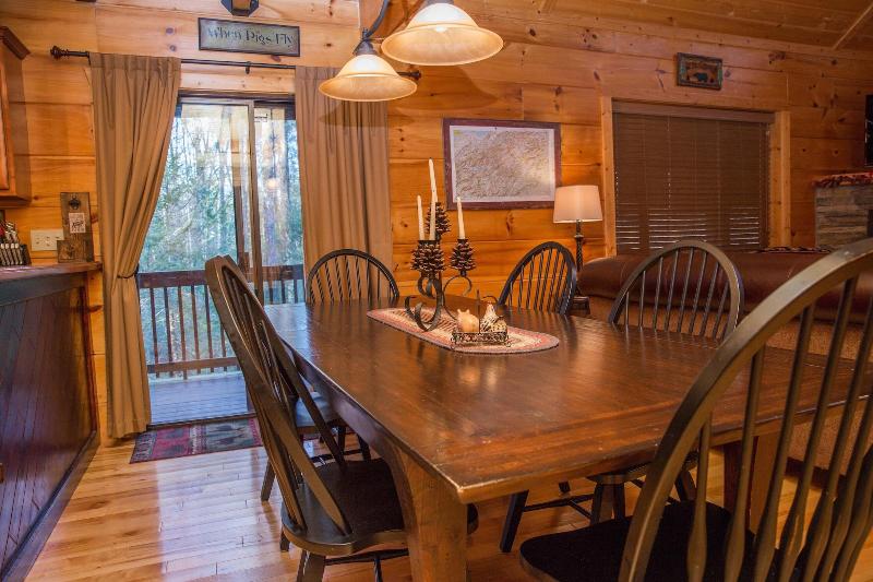 Cub Creek Lodge - Three Bedroom Cabin image