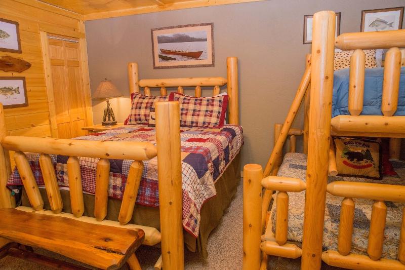 Cub Creek Lodge - Three Bedroom Cabin image