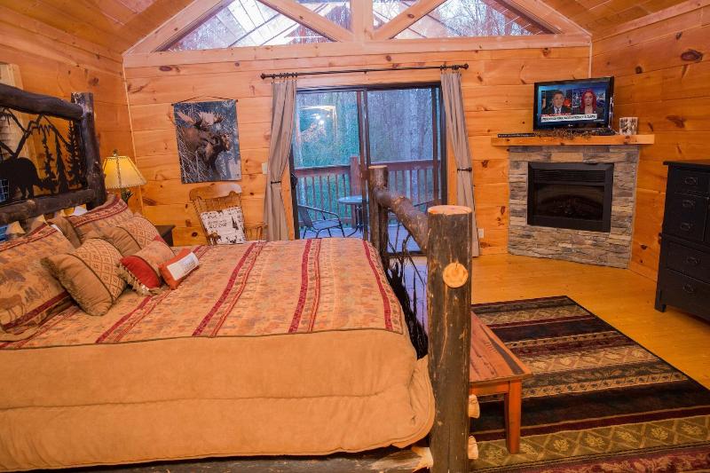 Cub Creek Lodge - Three Bedroom Cabin image