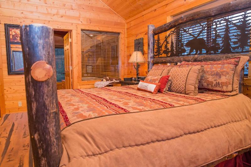 Cub Creek Lodge - Three Bedroom Cabin image