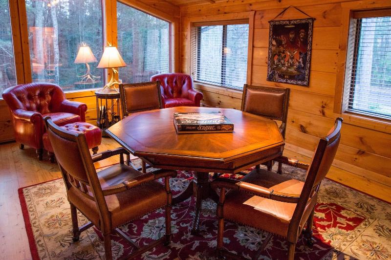 Cub Creek Lodge - Three Bedroom Cabin image 9