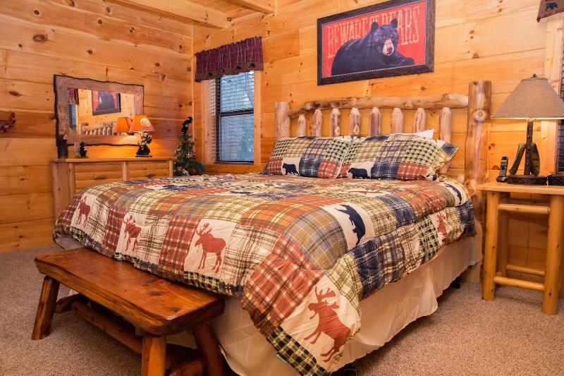 Cub Creek Lodge - Three Bedroom Cabin image 3
