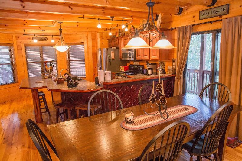 Cub Creek Lodge - Three Bedroom Cabin image 2
