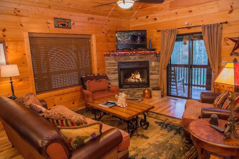 Cub Creek Lodge - Three Bedroom Cabin image