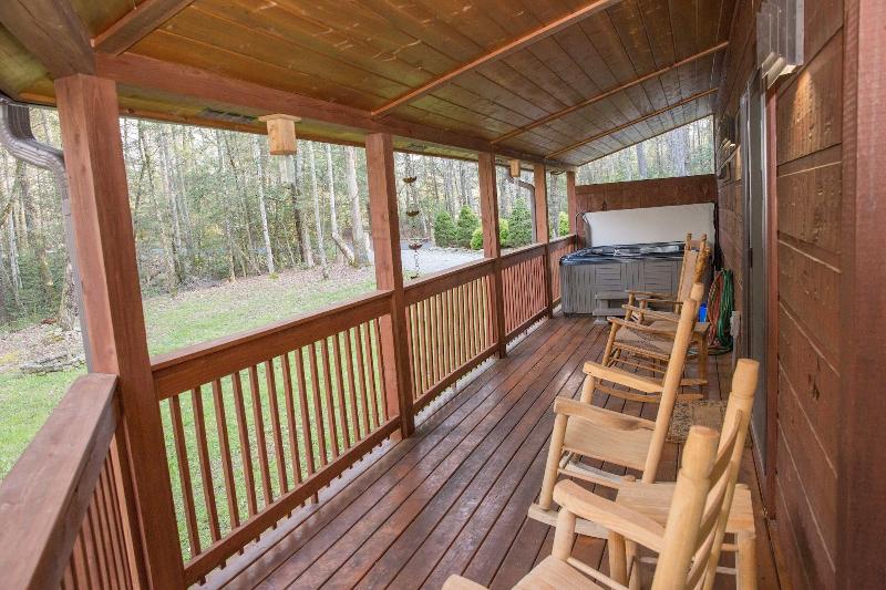 Cub Creek Lodge - Three Bedroom Cabin image
