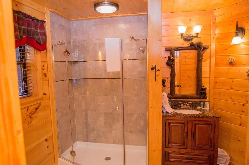 Cub Creek Lodge - Three Bedroom Cabin image