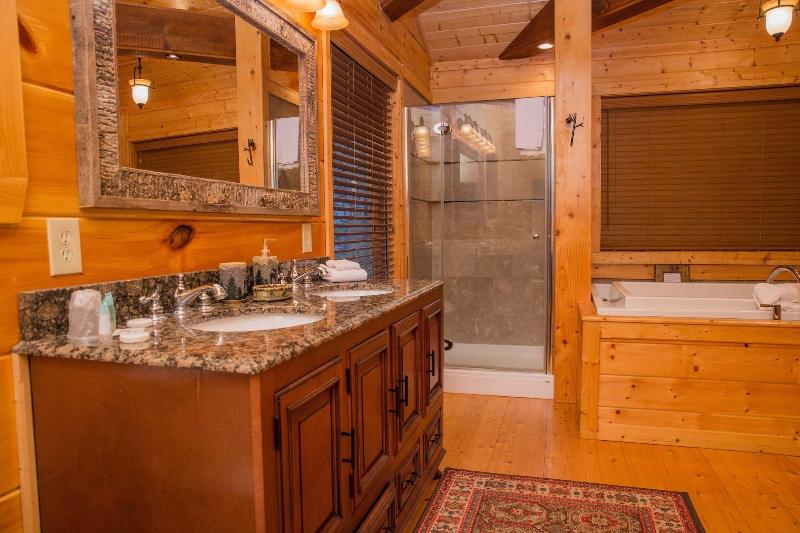 Cub Creek Lodge - Three Bedroom Cabin image