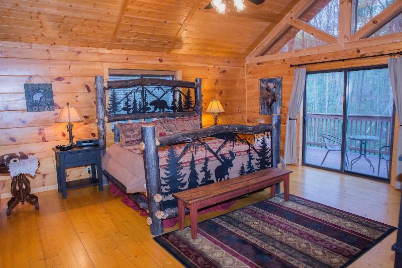 Cub Creek Lodge - Three Bedroom Cabin image