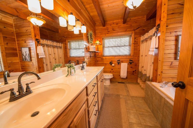 Psalm 2705 - Three Bedroom Cabin image