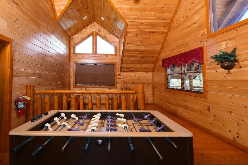 Family Valley Lodge - Six Bedroom Cabin image