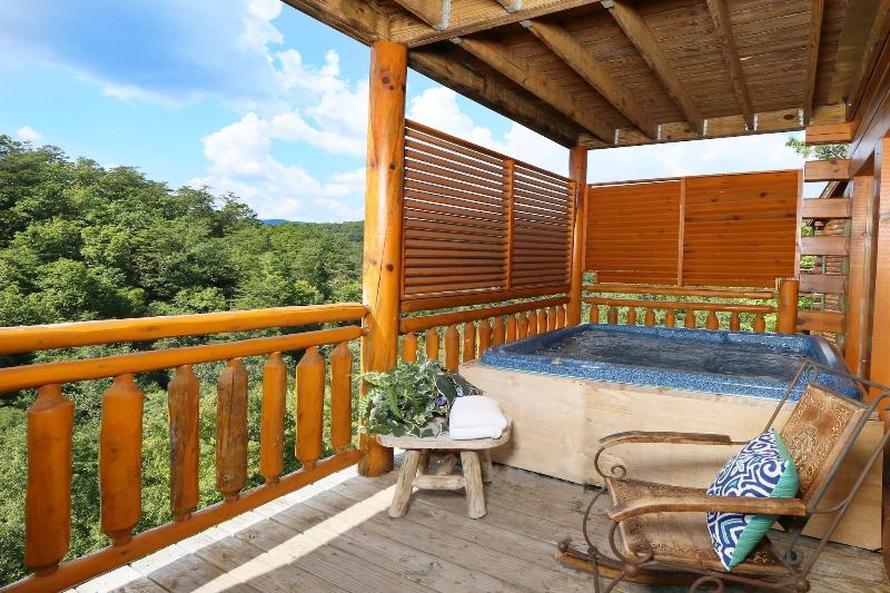 Family Valley Lodge - Six Bedroom Cabin image