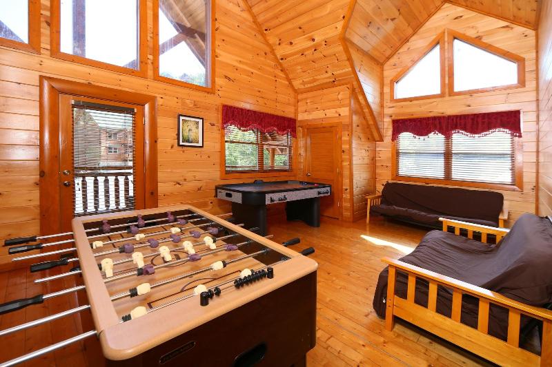Family Valley Lodge - Six Bedroom Cabin image