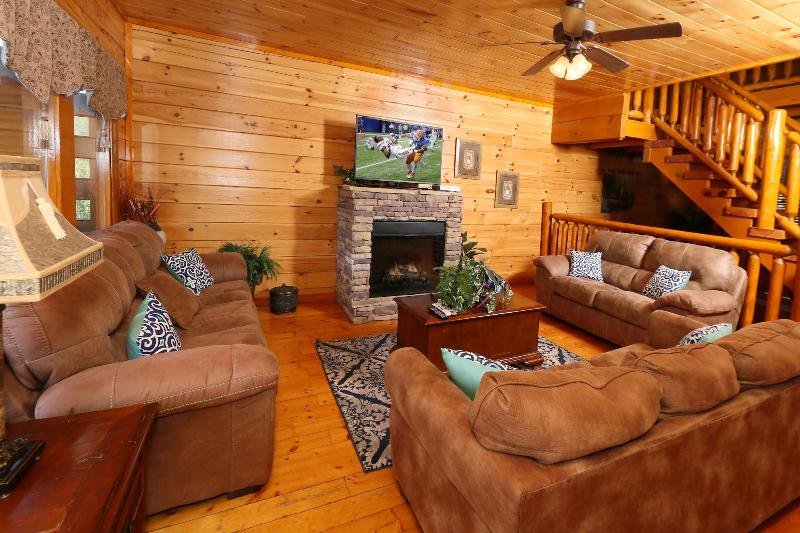 Family Valley Lodge - Six Bedroom Cabin image