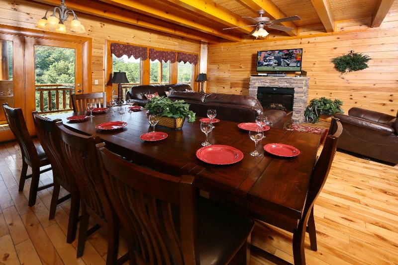 Family Valley Lodge - Six Bedroom Cabin image