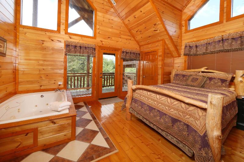 Family Valley Lodge - Six Bedroom Cabin image