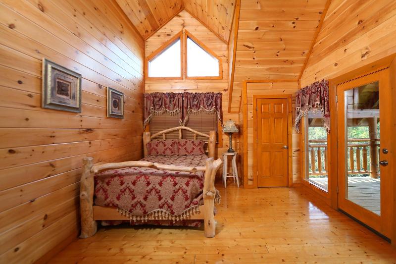 Family Valley Lodge - Six Bedroom Cabin image