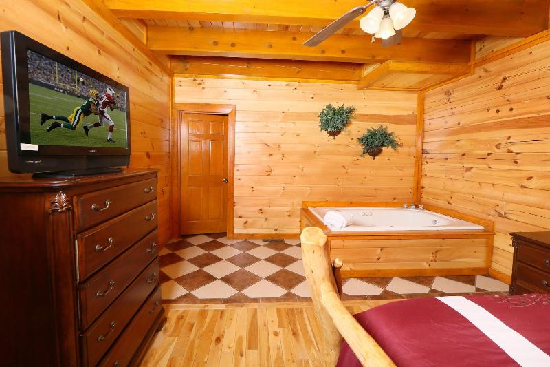 Family Valley Lodge - Six Bedroom Cabin image