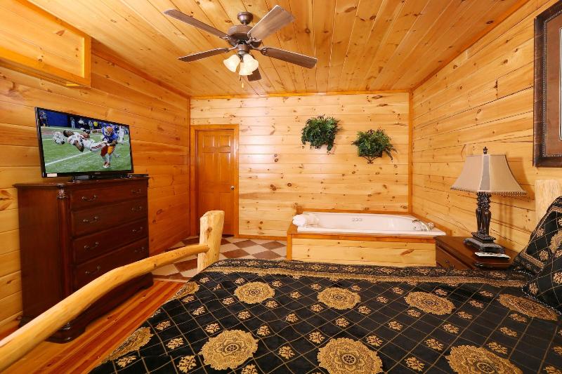 Family Valley Lodge - Six Bedroom Cabin image