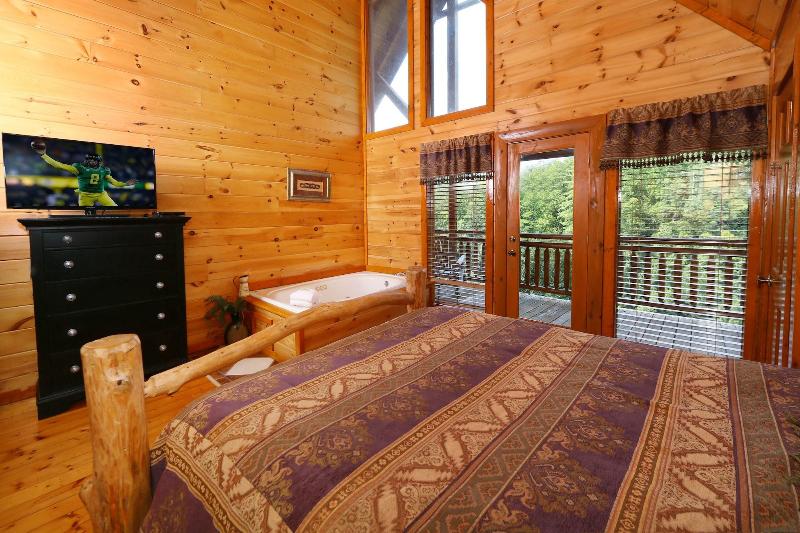 Family Valley Lodge - Six Bedroom Cabin image