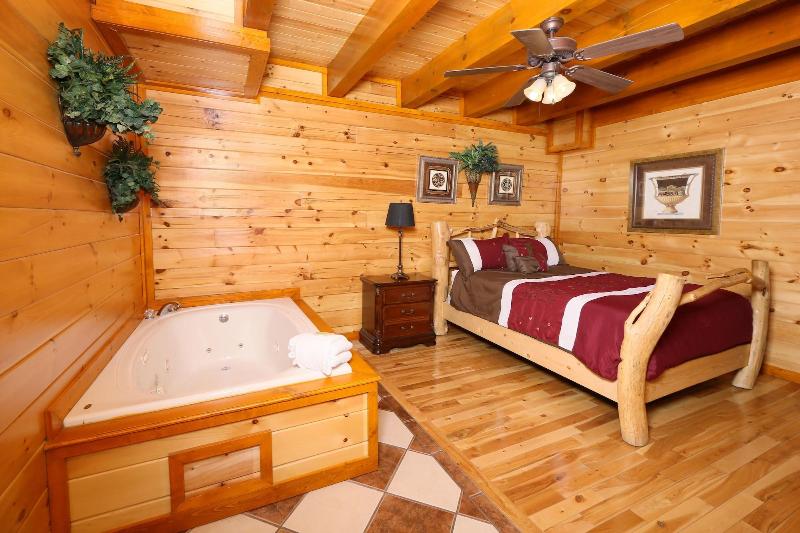 Family Valley Lodge - Six Bedroom Cabin image