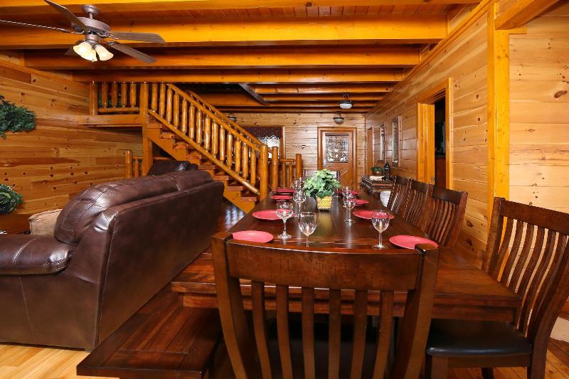 Family Valley Lodge - Six Bedroom Cabin image