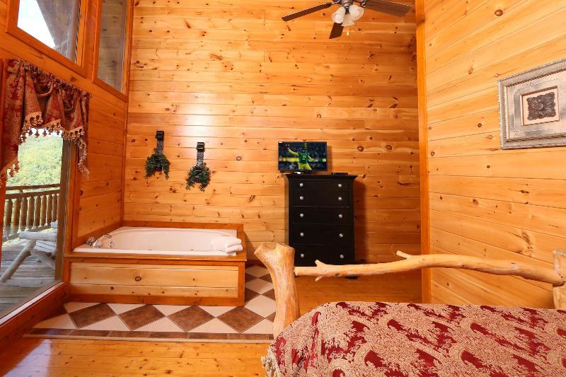 Family Valley Lodge - Six Bedroom Cabin image