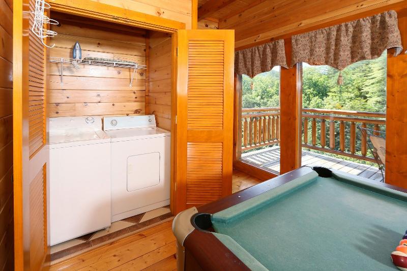 Family Valley Lodge - Six Bedroom Cabin image