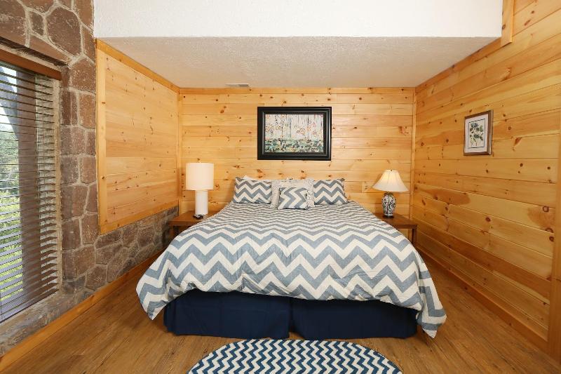 Family Valley Lodge - Six Bedroom Cabin image