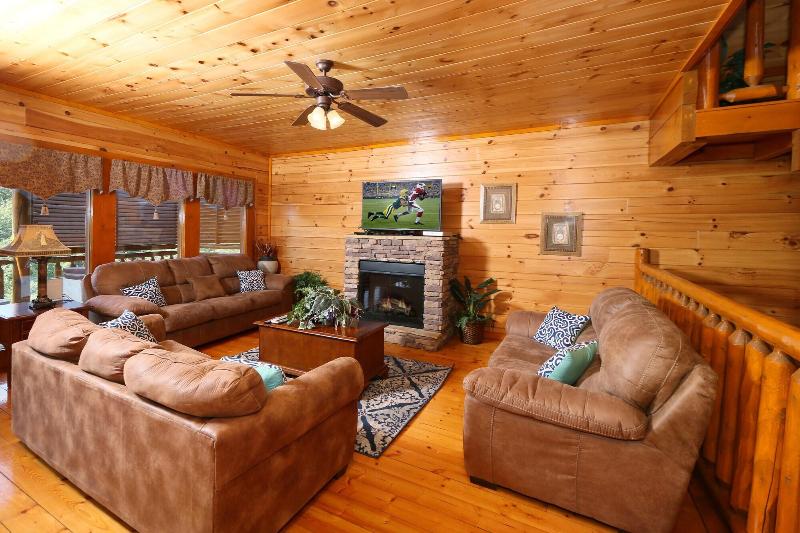 Family Valley Lodge - Six Bedroom Cabin image