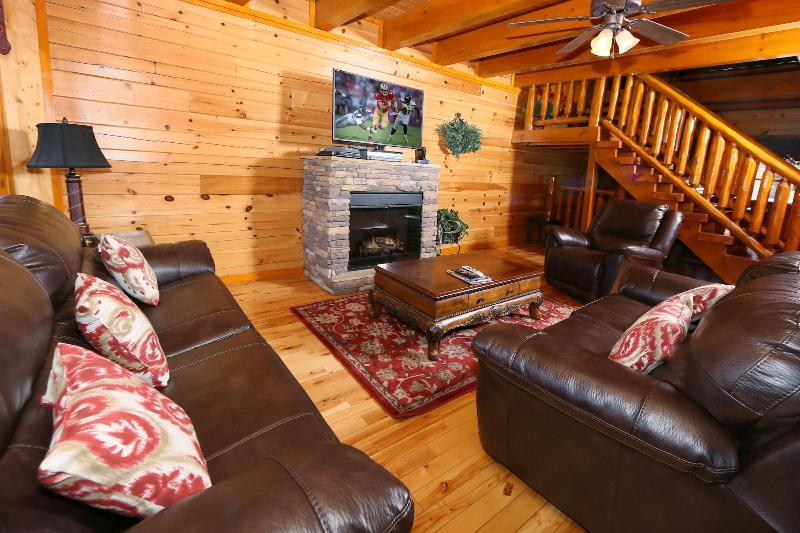 Family Valley Lodge - Six Bedroom Cabin image