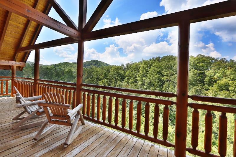 Family Valley Lodge - Six Bedroom Cabin image