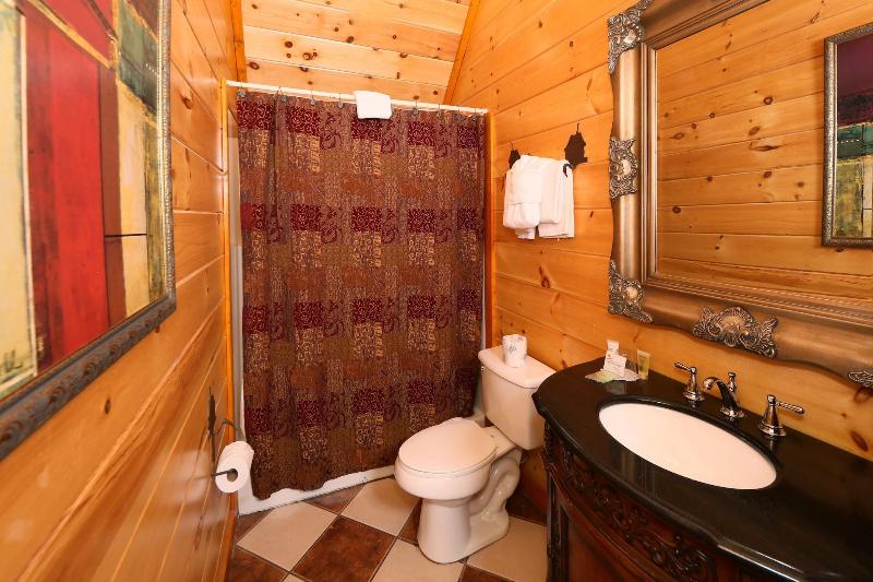 Family Valley Lodge - Six Bedroom Cabin image