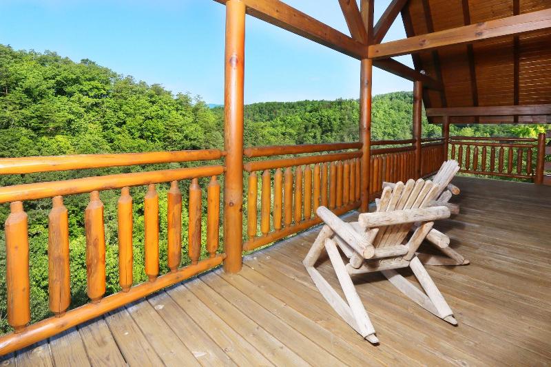 Family Valley Lodge - Six Bedroom Cabin image