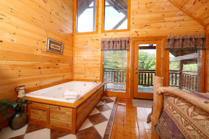 Family Valley Lodge - Six Bedroom Cabin image