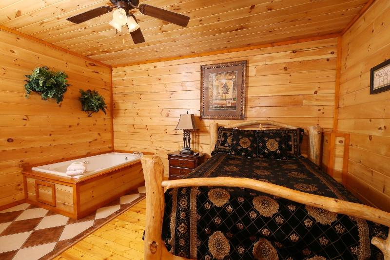 Family Valley Lodge - Six Bedroom Cabin image