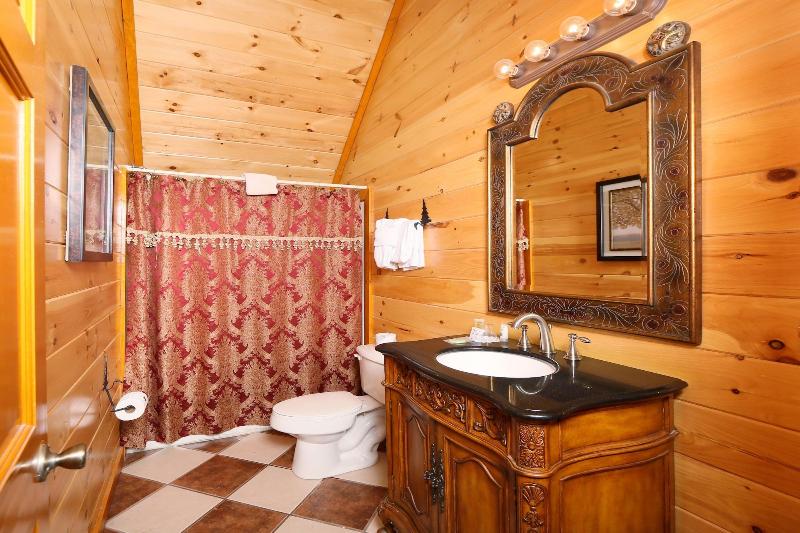 Family Valley Lodge - Six Bedroom Cabin image