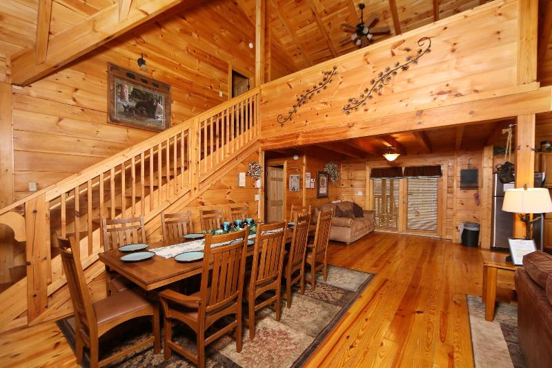 Smoky Mountain Getaway - Five Bedroom Cabin image