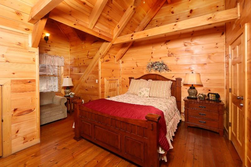 Smoky Mountain Getaway - Five Bedroom Cabin image